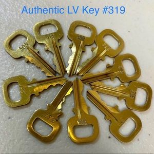 💯 Auth LV Spare Key #319
